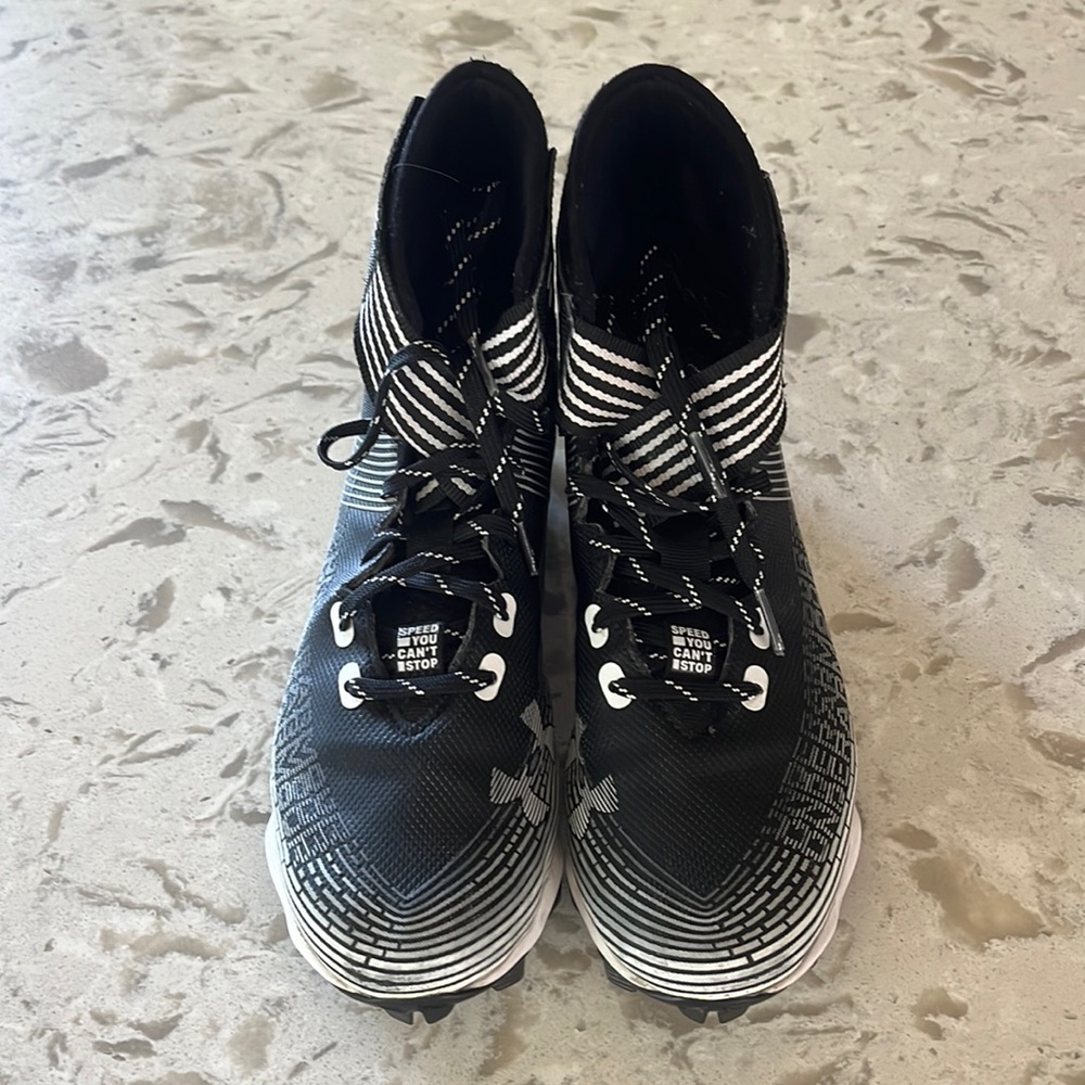 Under Armour youth boys football cleats size 6.5